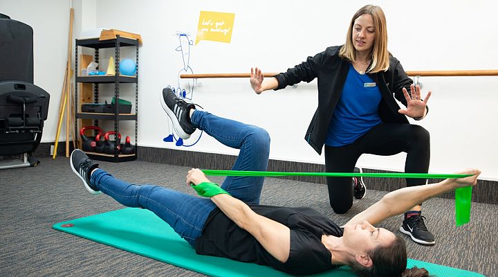 6 signs it's time to see a physiotherapist